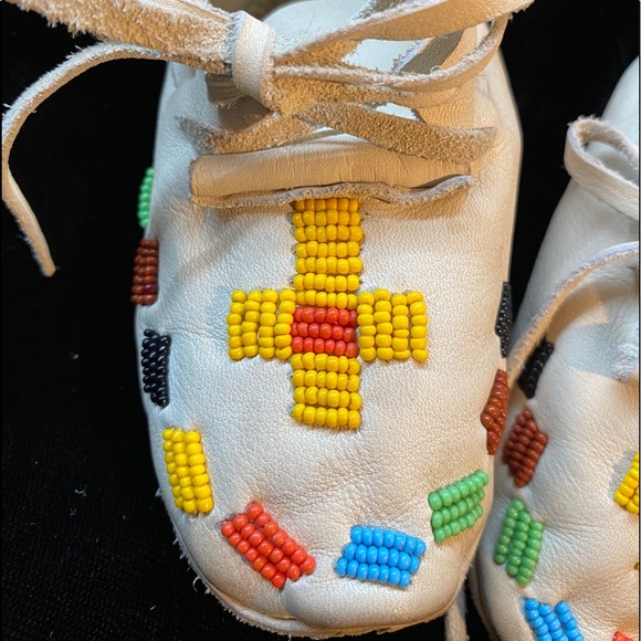 BEAUTIFUL NATIVE AMERICAN DEERSKIN MOCCASINS 🪶 - Picture 14 of 15